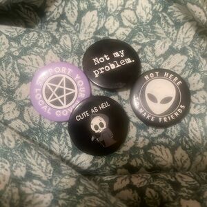 🖤Goth Hot Topic Pins Bundle🖤